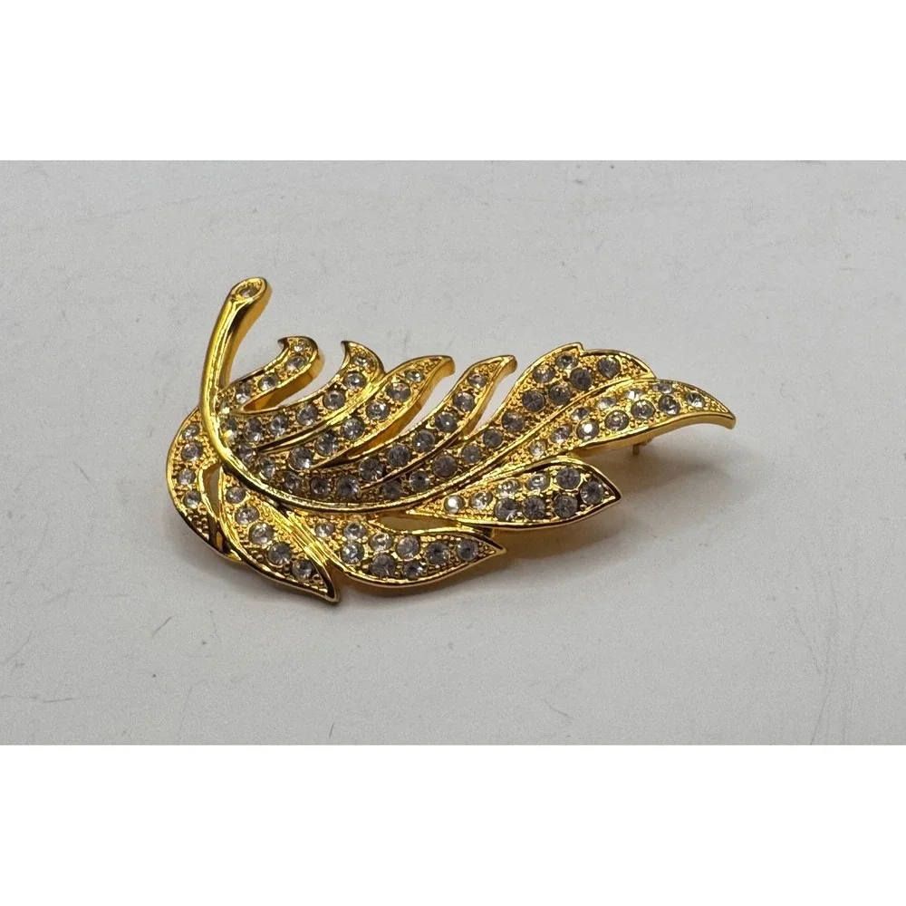Gold Tone Rhinestone Leaf Brooch Vintage Style Feather Pin Clear Crystal Accent‎